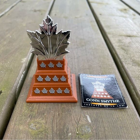 Vintage 2003 McDonald’s NHL’s Greatest Trophies Miniature Conn Smythe Trophy - Picture 1 of 13
